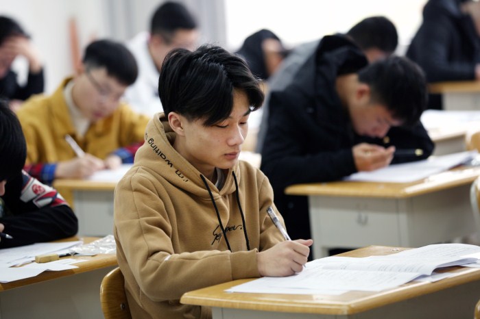 1553344883914339.jpg 4.上午笔试现场_副本.jpg